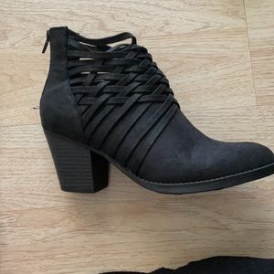 Black strappy heel/boot